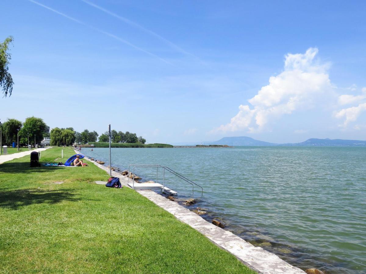 Holiday Home Bercsényi Balatonboglár Esterno foto